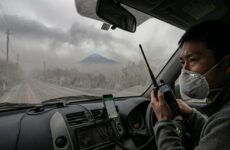 スマホが使えない！火山灰が降る中、アマチュア無線（144/430MHz）は本当に通信できるのか？