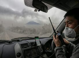 スマホが使えない！火山灰が降る中、アマチュア無線（144/430MHz）は本当に通信できるのか？
