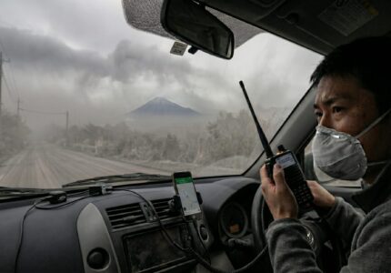 スマホが使えない！火山灰が降る中、アマチュア無線（144/430MHz）は本当に通信できるのか？