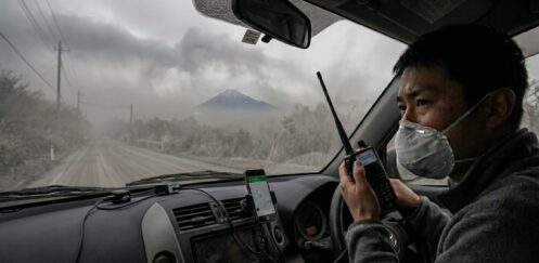 スマホが使えない！火山灰が降る中、アマチュア無線（144/430MHz）は本当に通信できるのか？