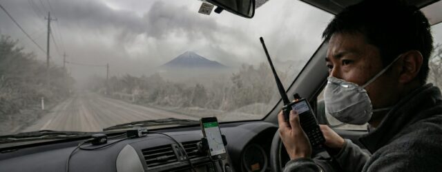 スマホが使えない！火山灰が降る中、アマチュア無線（144/430MHz）は本当に通信できるのか？