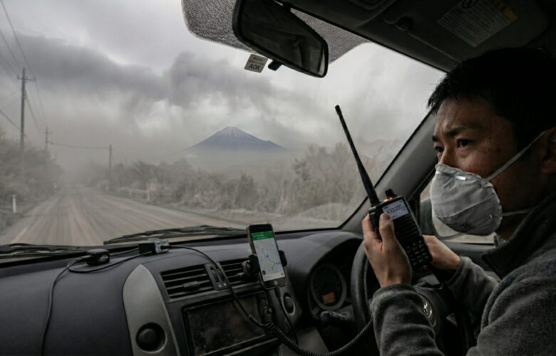 スマホが使えない！火山灰が降る中、アマチュア無線（144/430MHz）は本当に通信できるのか？